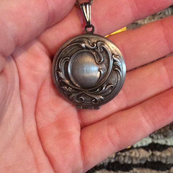 Pewter Locket - Picture 1 of 3